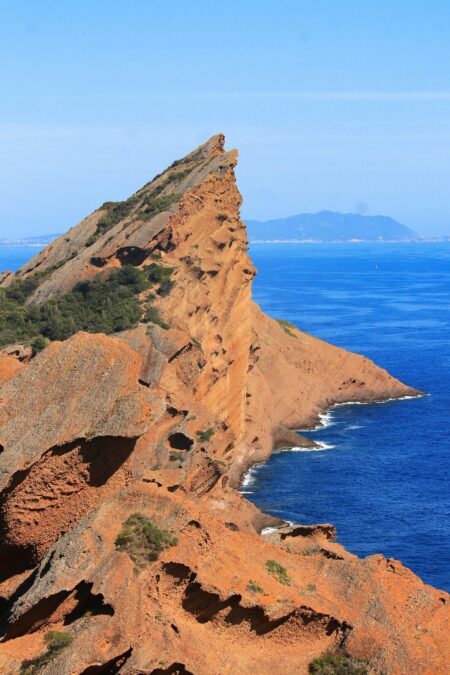 Plages naturistes Alpes-Maritimes - falaise mer Mediterranee
