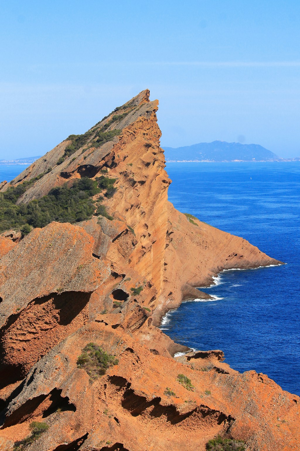 Plages naturistes Alpes-Maritimes - falaise mer Mediterranee
