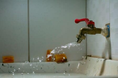 Dégâts des eaux et canalisations bouchées : ce que votre assurance habitation couvre vraiment canalisations bouchées assurance