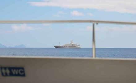 Quel est le prix d'un yacht de luxe - superyacht en mer